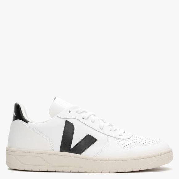 Veja Shoes - Veja V-10 Leather Black and White Trainers, women’s size 38/7-7.5, EUC